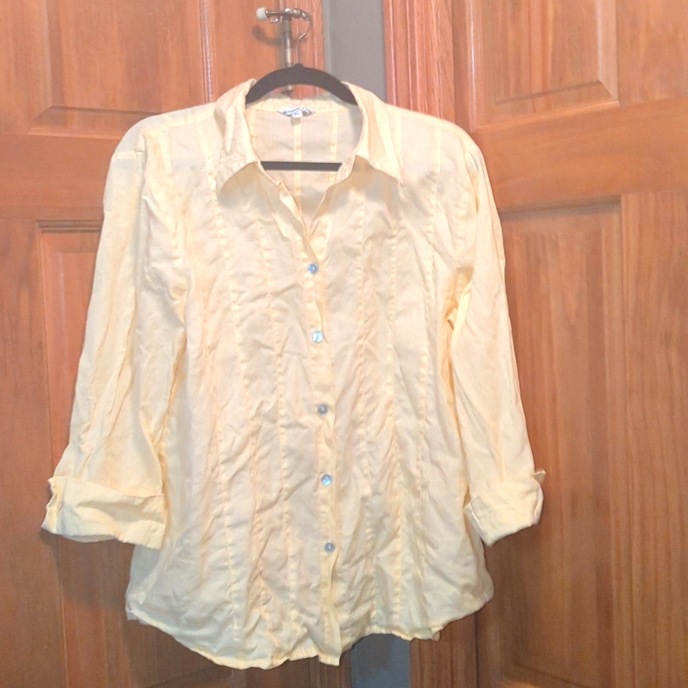 Linen look light buttery yellow XL button cuff button up 3/4 sleeve shirt